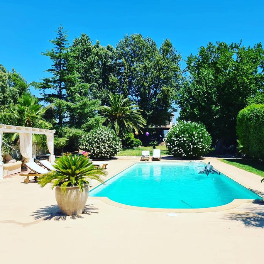 Villa Vravrona Tower & Suites Markópoulon Buitenkant foto