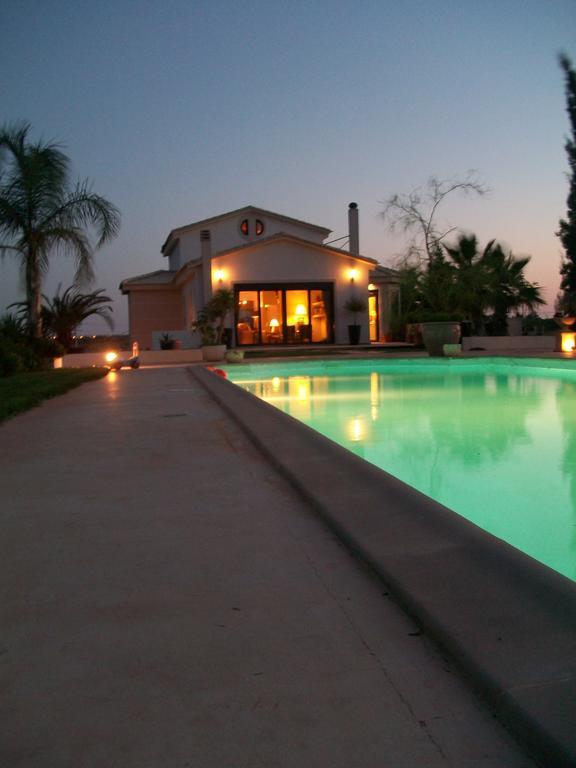Villa Vravrona Tower & Suites Markópoulon Kamer foto