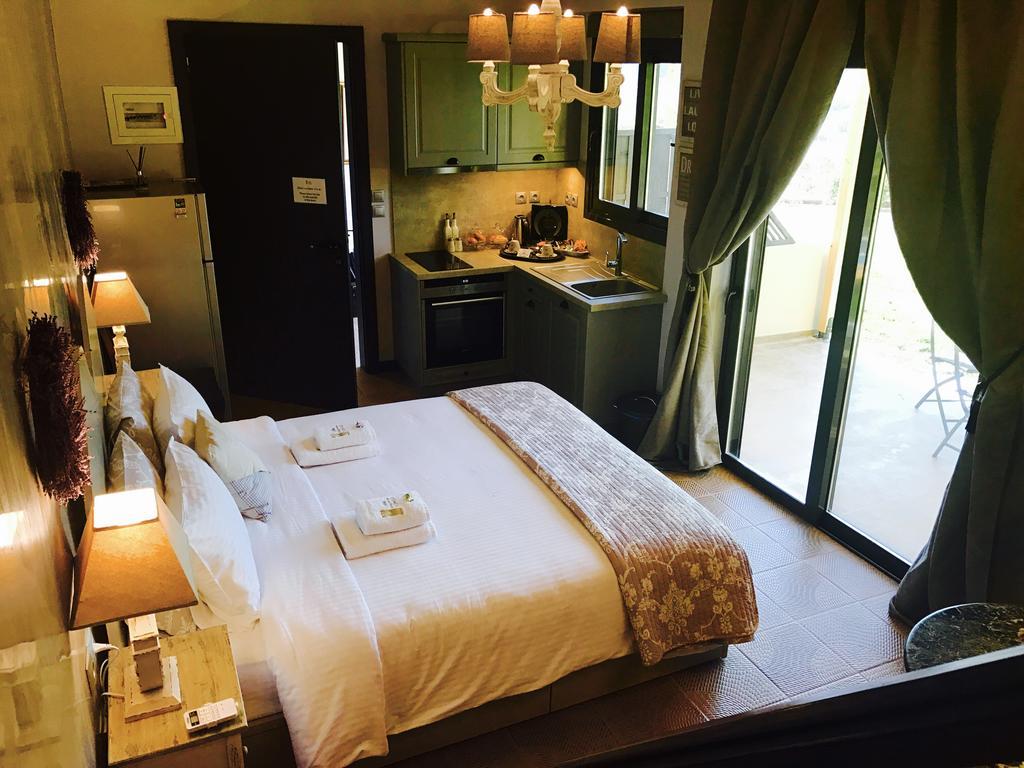 Villa Vravrona Tower & Suites Markópoulon Buitenkant foto