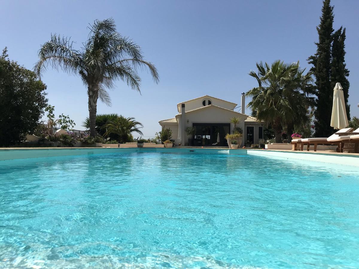 Villa Vravrona Tower & Suites Markópoulon Buitenkant foto